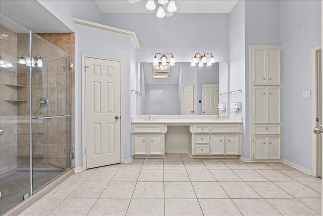 Building Photo - 2422 Fairwind Dr