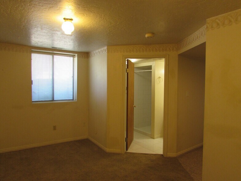 Building Photo - 252 N Quince St