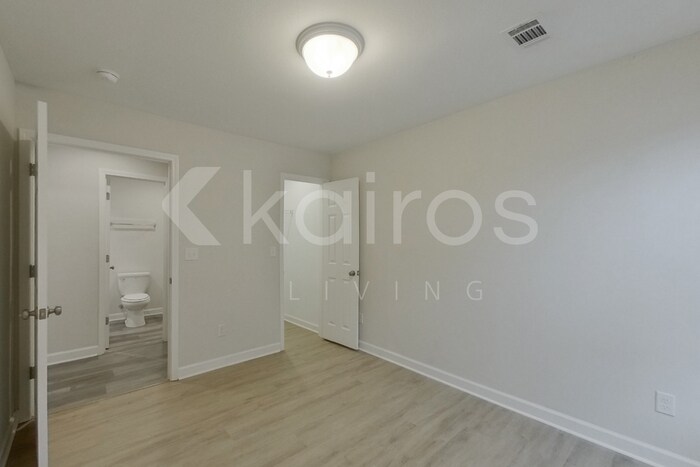 Building Photo - 1451 Maxwell Cir