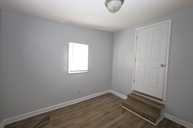 Building Photo - 2948 Dogwood Cir