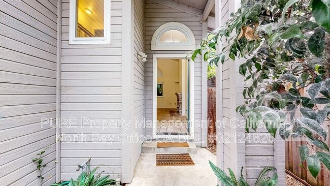 Building Photo - 2070 Pinercrest Dr