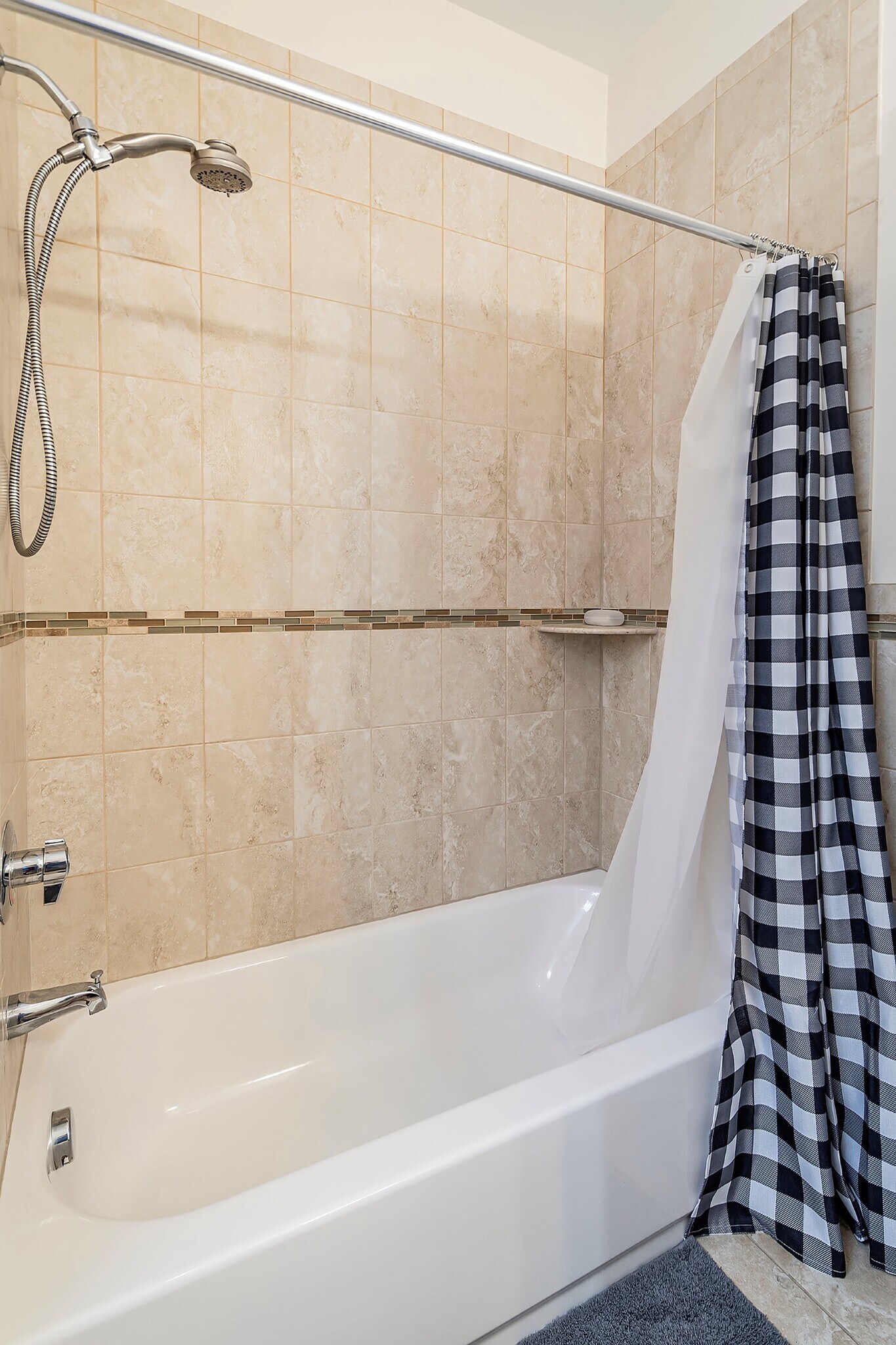 Building Photo - 13 Oak St