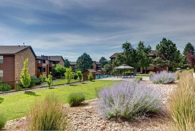 Building Photo - Lovely 1 Bedroom, 1 Bathroom Lakewood Cond...