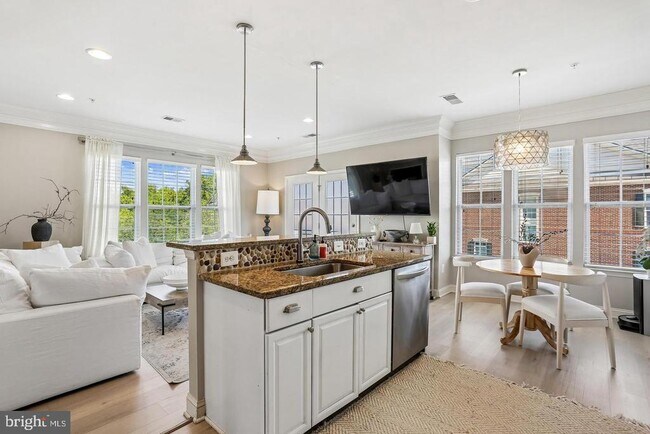 Building Photo - 402 Orchard Ridge Dr