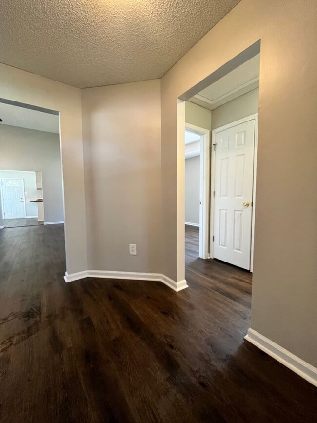 Building Photo - 206 Worthington Ln