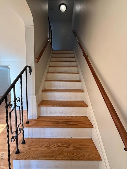 Building Photo - 1111 Holland St