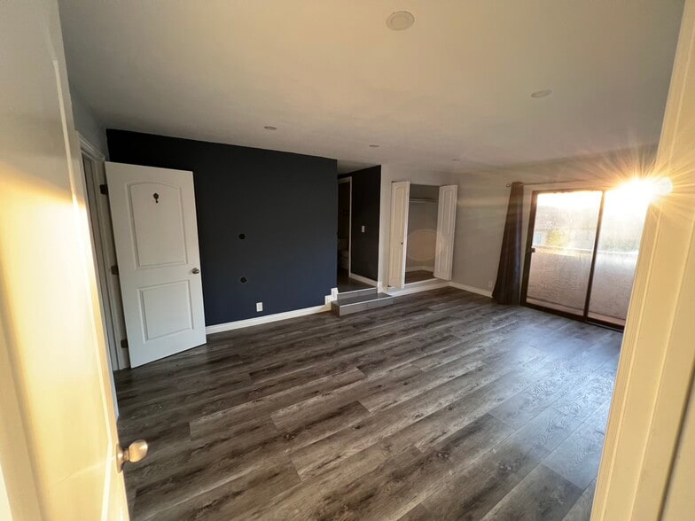 Building Photo - 7515 Winnetka Ave