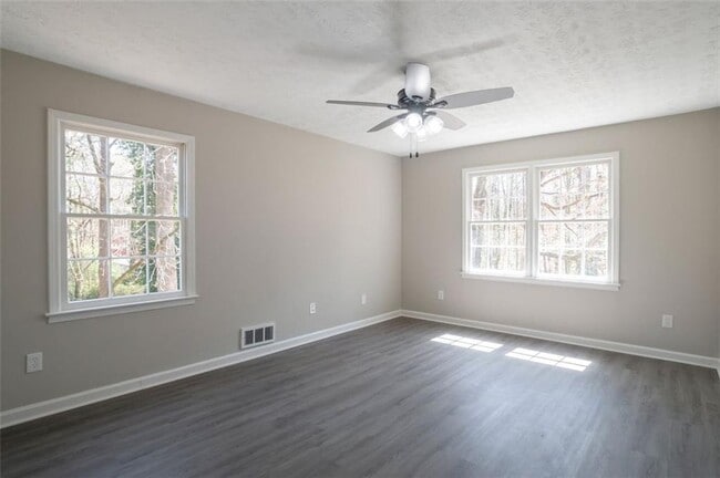 Building Photo - 4620 Central Dr