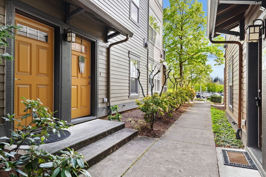 Building Photo - 1170 SW 170th Ave