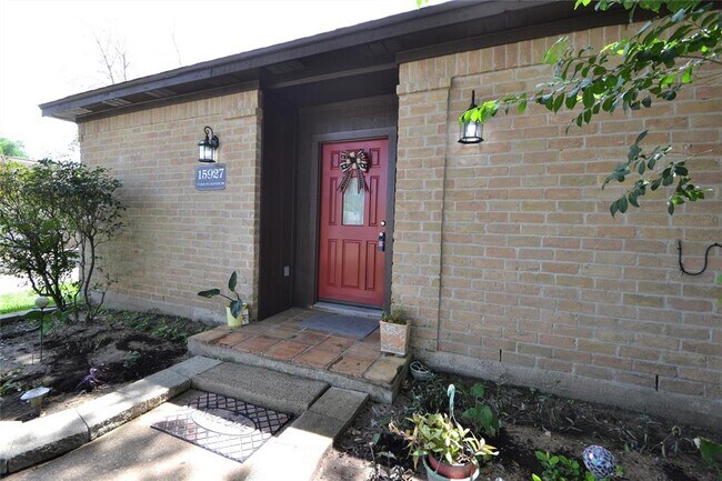 Building Photo - 15927 Tumbling Rapids Dr