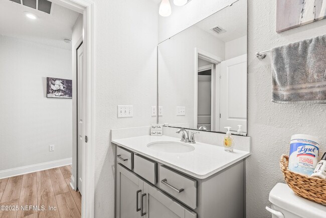 Building Photo - 243 Dahlia Falls Dr
