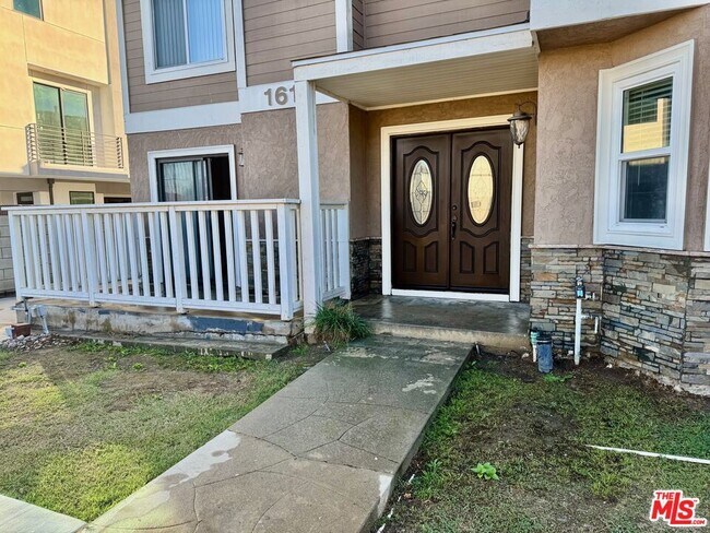 Building Photo - 1616 W 206th St