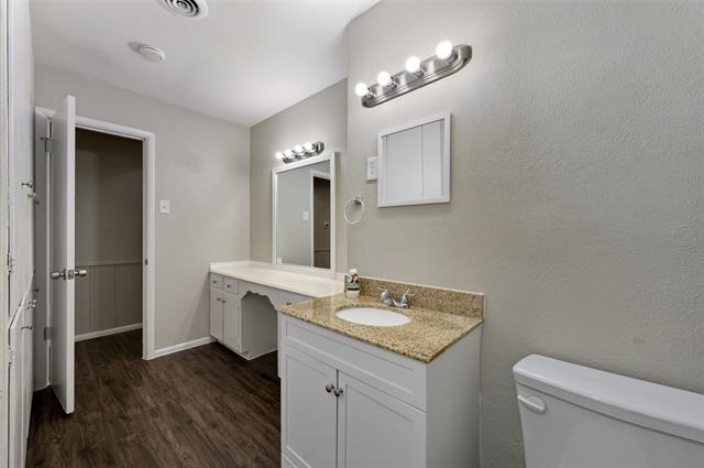 Building Photo - 2321 Carten St