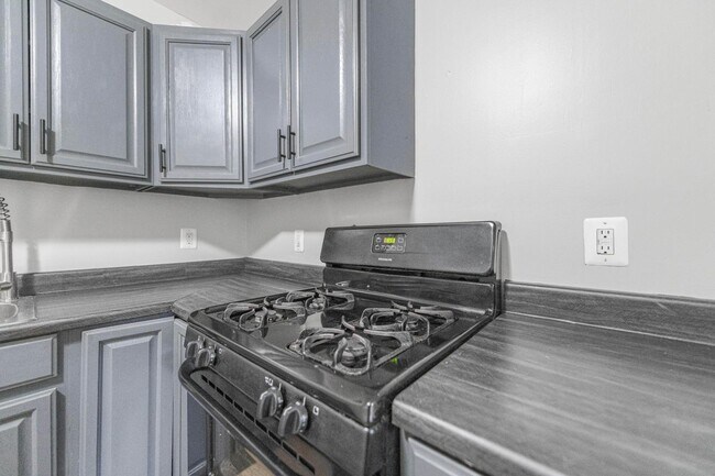 Building Photo - 9 E Basin St