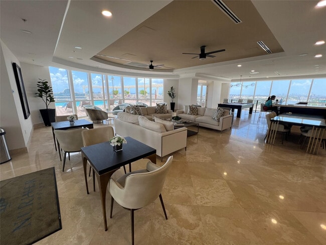 Building Photo - 511 SE 5 Ave