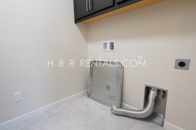 Building Photo - Modern 4-Bedroom Retreat in Mountain House...