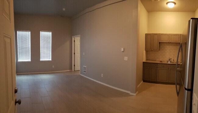 Primary Photo - 3016 E 5th Ave