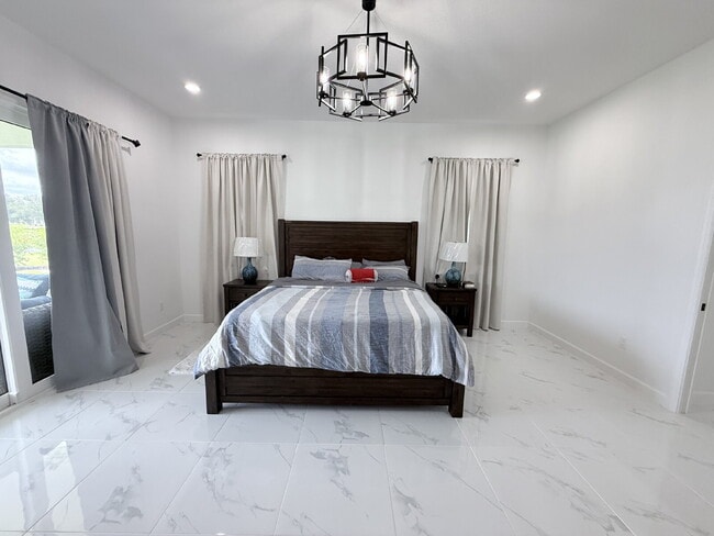 Building Photo - 5 Bedroom and 6 Bathroom, Lake view House