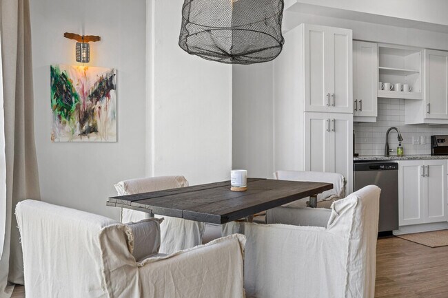 Building Photo - 505 16th Ave S