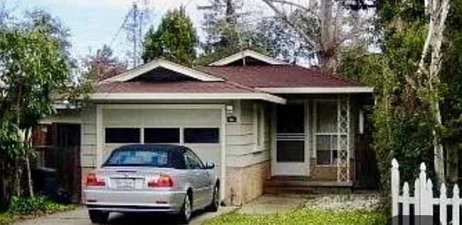 Building Photo - 335 Sequoia Ave