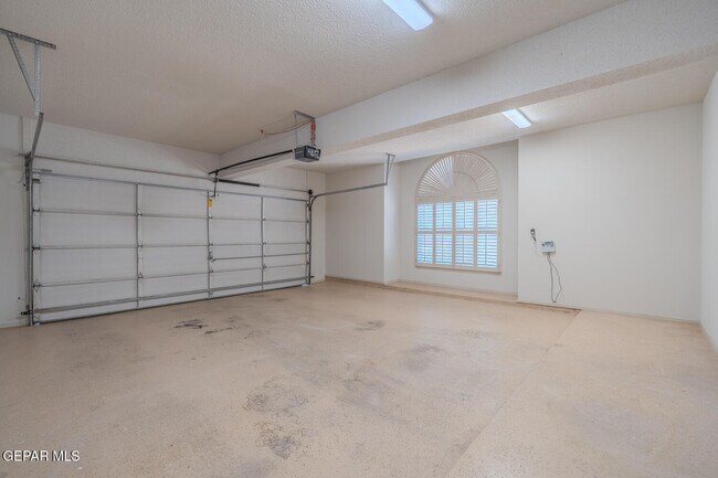 Building Photo - 2066 Paseo Del Prado Dr