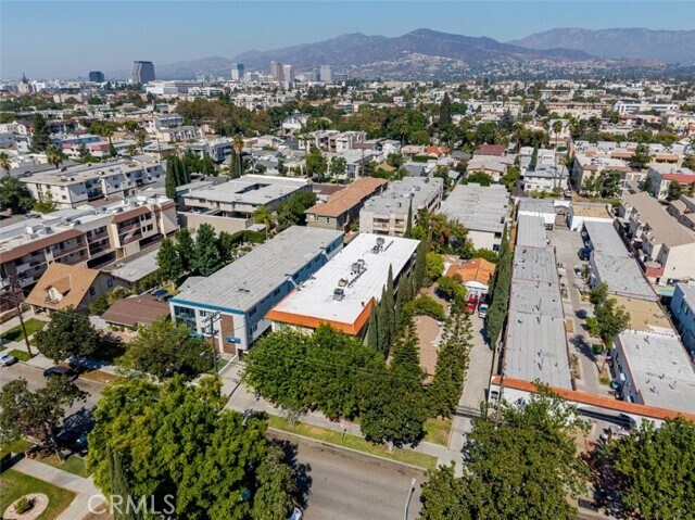 Building Photo - 909 E Garfield Ave