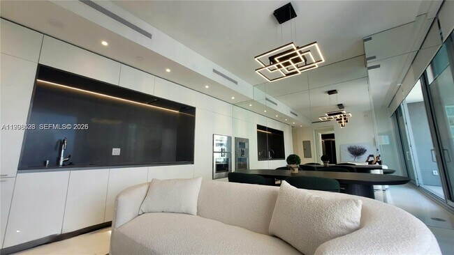 Building Photo - 300 Biscayne Blvd Way