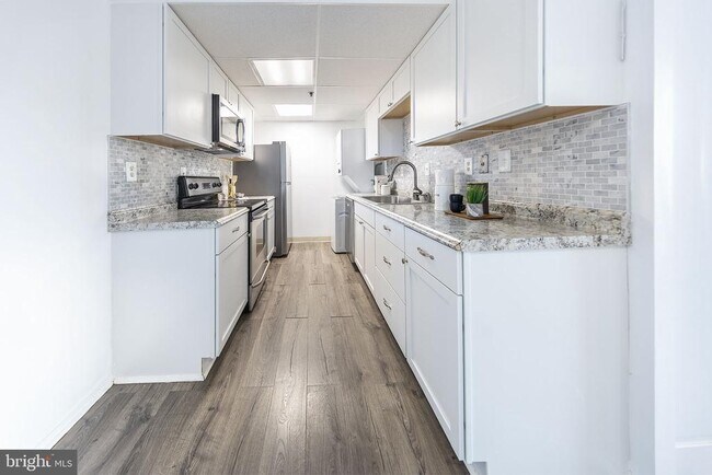 Building Photo - 5911 Edsall Rd