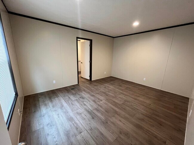 Building Photo - 606 Eloise St