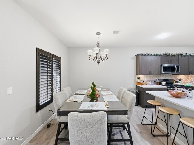 Building Photo - 12805 Kingsbury Ave