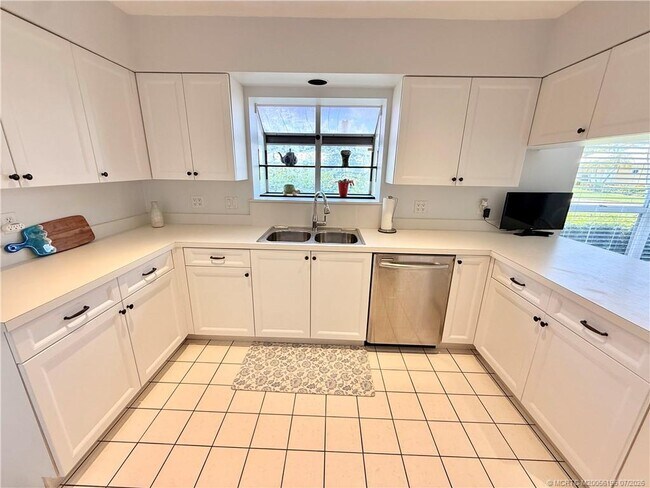 Building Photo - 2527 SW Brookwood Ln