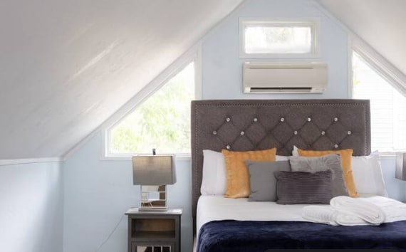 Building Photo - 735 E University Ave