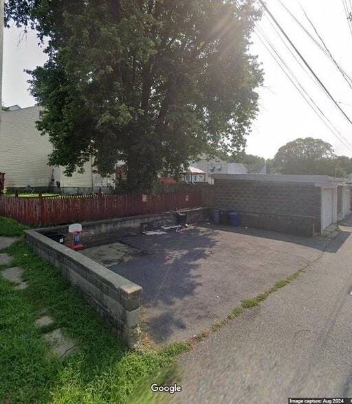 Building Photo - 28 Brainard St