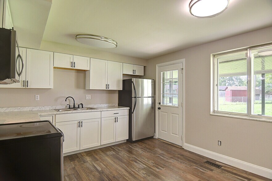 Building Photo - 7371 Cedar Knolls Dr