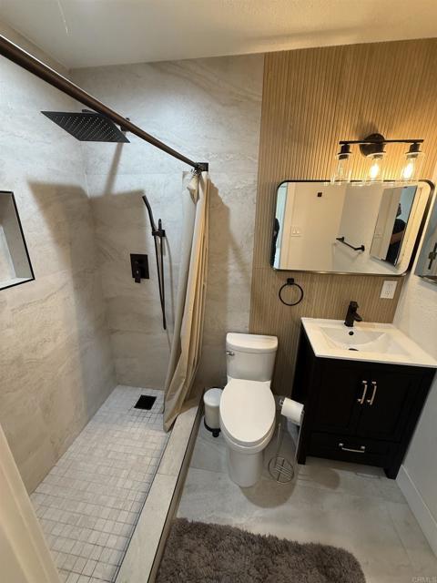 Building Photo - 817 Saugerties Ave