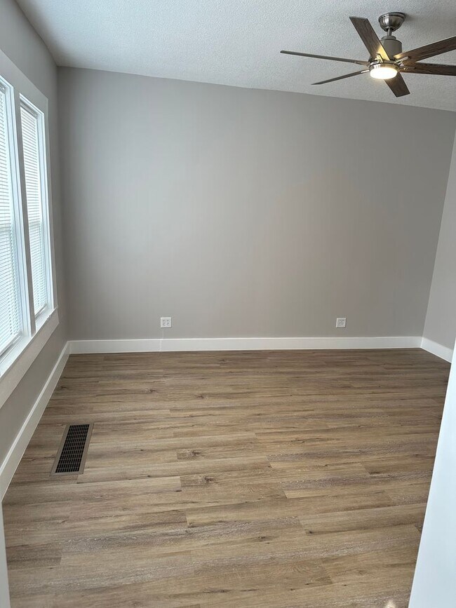 Building Photo - Hickory Duplex