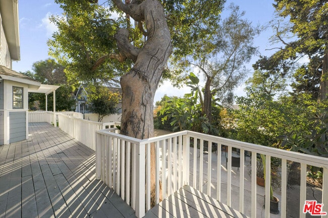 Building Photo - 4957 W Melrose Hl