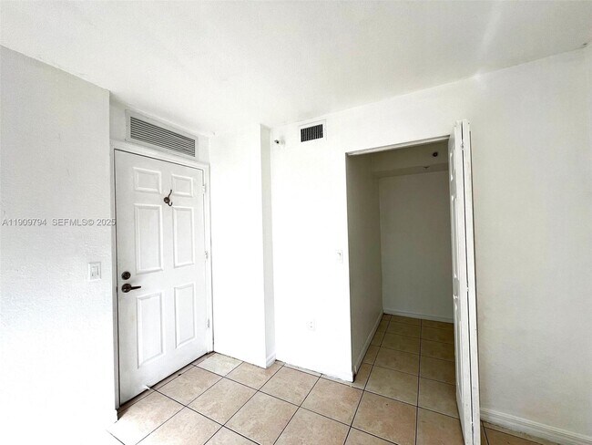 Building Photo - 13820 NE 3rd Ct