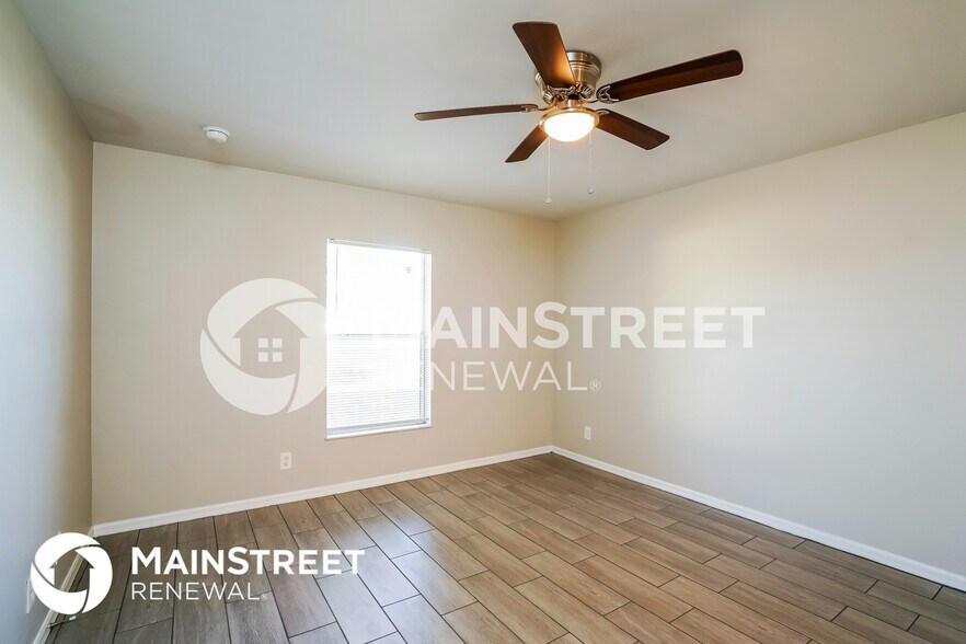 Building Photo - 916 NW 15th Ave