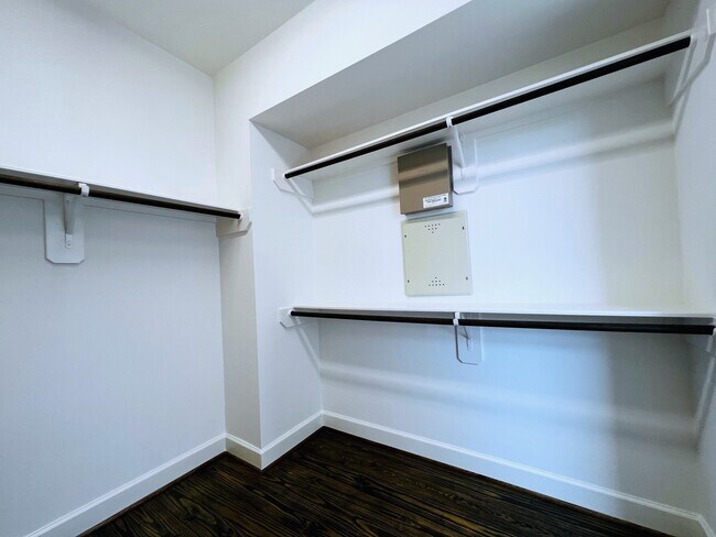 Building Photo - 1524 Blodgett St