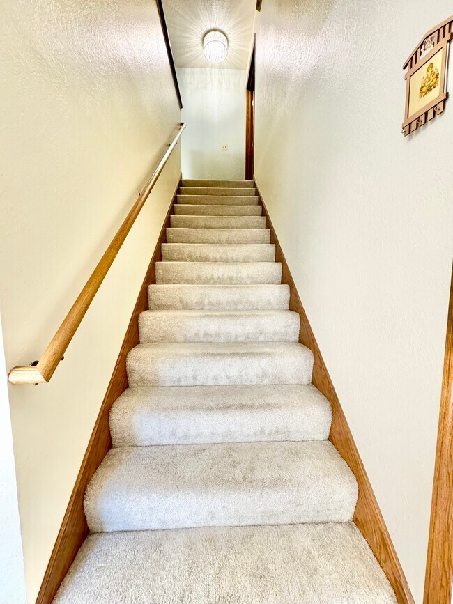 Building Photo - 367 Kristin Ct E