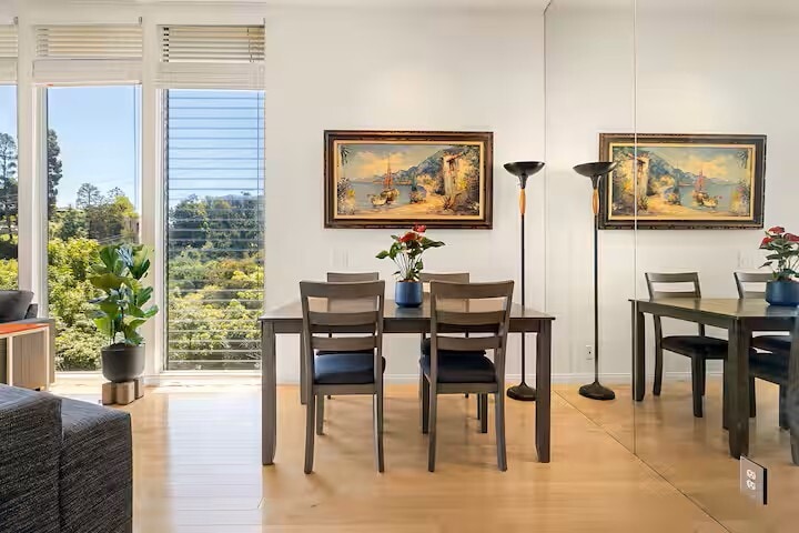 Building Photo - 7038 Pacific View Dr