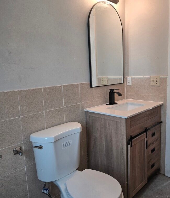 Building Photo - 168 Lloyd St