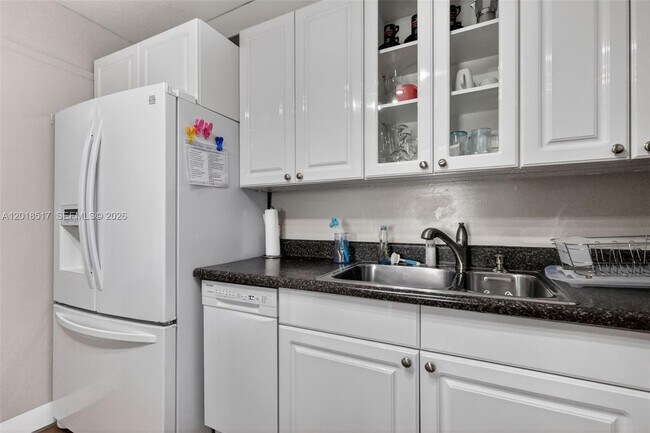 Building Photo - 401 Golden Isles Dr