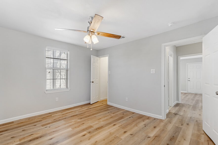 luxury vinyl plank throughout - 1123 W Morgan St