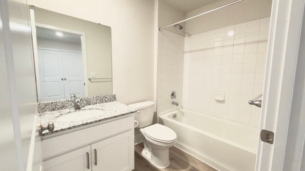 Shared Bath - 106 Hopi Pl