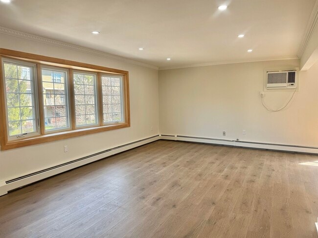 Building Photo - 295 Paulanne Terrace