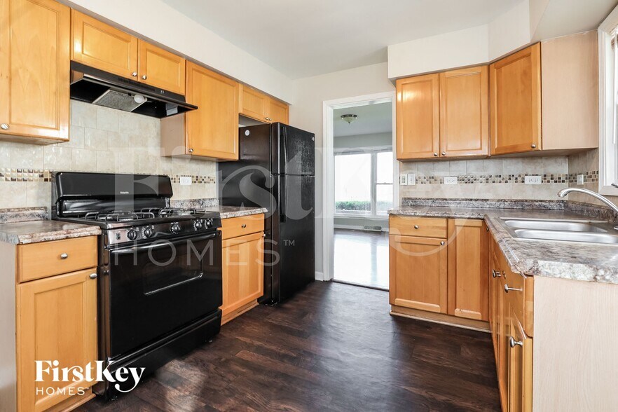 Building Photo - 461 Clyde Ave