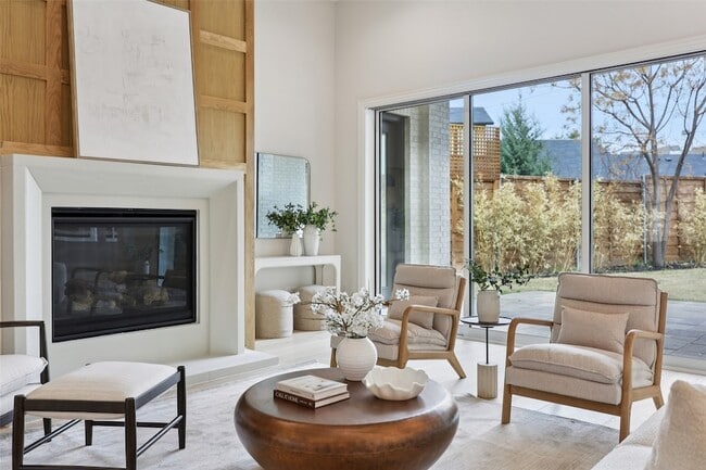 Building Photo - 3845 Van Ness Ln