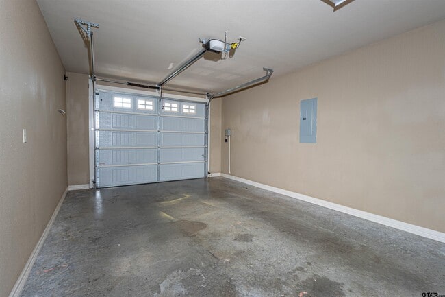 Building Photo - 3009 Santa Elena Dr